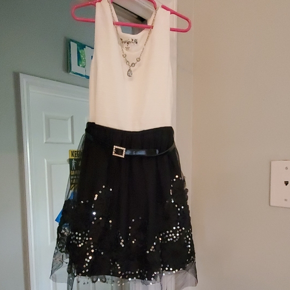 Dress - Picture 7 of 8